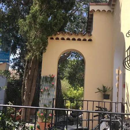 Hotel Maya - Golfe De Saint-tropez 2*