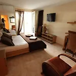 Hotel Maya - Golfe De Saint-tropez 2*